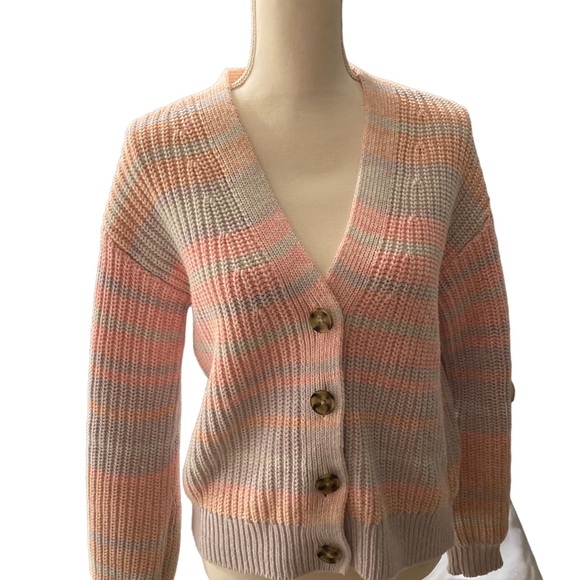 Gap button-down cardigan sweater in pastel colors - Picture 2 of 9